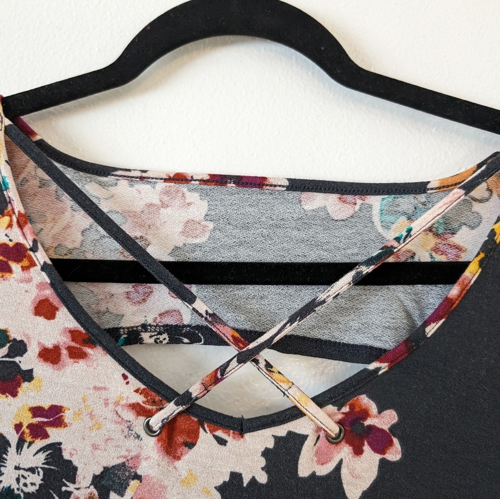 Women's Plus Size Tank- Maurices Size 1, Dark Grey with Floral Pattern - Picture 3 of 5